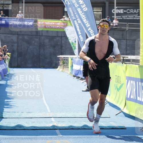 10.08.2025 - GEWOBA Citytriathlon Bremen H.Heesch http://msf.ph/oto/8552912 10.08.2025 13:40:51 Ziel 584 meine-sportfotos.de