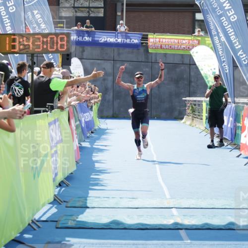 10.08.2025 - GEWOBA Citytriathlon Bremen H.Heesch http://msf.ph/oto/8552933 10.08.2025 13:43:11 Ziel 654 meine-sportfotos.de