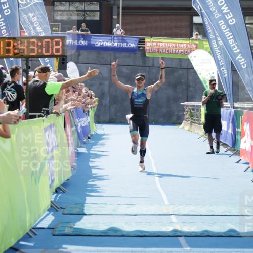 10.08.2025 - GEWOBA Citytriathlon Bremen H.Heesch http://msf.ph/oto/8552934 10.08.2025 13:43:11 Ziel 654 meine-sportfotos.de