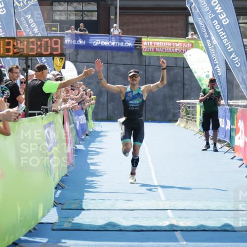 10.08.2025 - GEWOBA Citytriathlon Bremen H.Heesch http://msf.ph/oto/8552936 10.08.2025 13:43:12 Ziel 654 meine-sportfotos.de