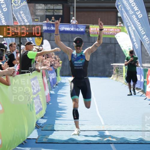 10.08.2025 - GEWOBA Citytriathlon Bremen H.Heesch http://msf.ph/oto/8552939 10.08.2025 13:43:13 Ziel 654 meine-sportfotos.de