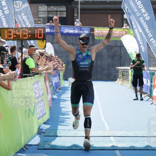 10.08.2025 - GEWOBA Citytriathlon Bremen H.Heesch http://msf.ph/oto/8552940 10.08.2025 13:43:13 Ziel 654 meine-sportfotos.de