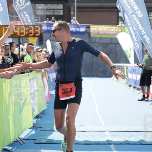 10.08.2025 - GEWOBA Citytriathlon Bremen H.Heesch http://msf.ph/oto/8552948 10.08.2025 13:43:36 Ziel 564 meine-sportfotos.de