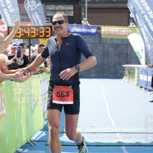 10.08.2025 - GEWOBA Citytriathlon Bremen H.Heesch http://msf.ph/oto/8552950 10.08.2025 13:43:36 Ziel 564 meine-sportfotos.de