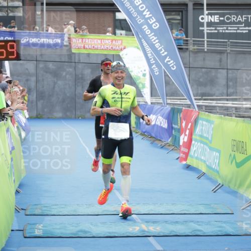 10.08.2025 - GEWOBA Citytriathlon Bremen H.Heesch http://msf.ph/oto/8552957 10.08.2025 13:50:03 Ziel 714, 880 meine-sportfotos.de