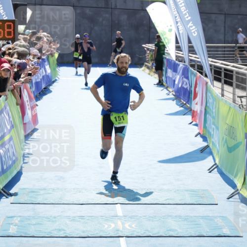 10.08.2025 - GEWOBA Citytriathlon Bremen H.Heesch http://msf.ph/oto/8552958 10.08.2025 15:09:01 Ziel 2, 12, 82, 151 meine-sportfotos.de