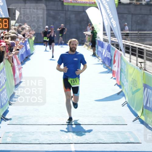 10.08.2025 - GEWOBA Citytriathlon Bremen H.Heesch http://msf.ph/oto/8552960 10.08.2025 15:09:02 Ziel 2, 12, 151 meine-sportfotos.de