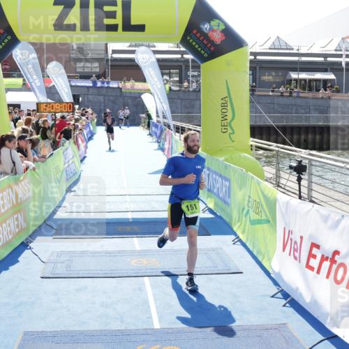 10.08.2025 - GEWOBA Citytriathlon Bremen H.Heesch http://msf.ph/oto/8552971 10.08.2025 15:09:03 Ziel 2, 12, 151 meine-sportfotos.de