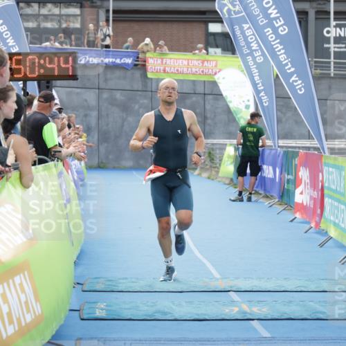 10.08.2025 - GEWOBA Citytriathlon Bremen H.Heesch http://msf.ph/oto/8552979 10.08.2025 13:50:47 Ziel 716 meine-sportfotos.de