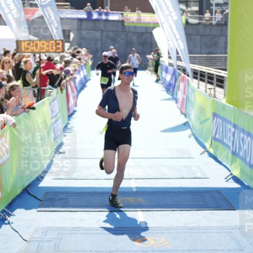 10.08.2025 - GEWOBA Citytriathlon Bremen H.Heesch http://msf.ph/oto/8552982 10.08.2025 15:09:06 Ziel 12, 42, 44, 104, 151 meine-sportfotos.de