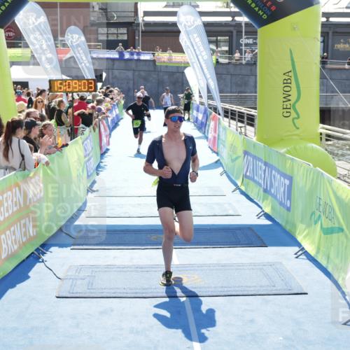 10.08.2025 - GEWOBA Citytriathlon Bremen H.Heesch http://msf.ph/oto/8552984 10.08.2025 15:09:07 Ziel 12, 42, 44, 104, 151 meine-sportfotos.de