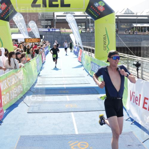 10.08.2025 - GEWOBA Citytriathlon Bremen H.Heesch http://msf.ph/oto/8552988 10.08.2025 15:09:07 Ziel 12, 42, 44, 104, 151 meine-sportfotos.de