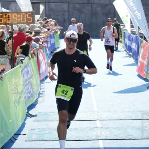 10.08.2025 - GEWOBA Citytriathlon Bremen H.Heesch http://msf.ph/oto/8552991 10.08.2025 15:09:09 Ziel 12, 26, 42, 44, 104, 151 meine-sportfotos.de