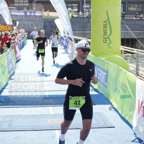10.08.2025 - GEWOBA Citytriathlon Bremen H.Heesch http://msf.ph/oto/8552997 10.08.2025 15:09:10 Ziel 12, 26, 42, 44, 104, 151 meine-sportfotos.de