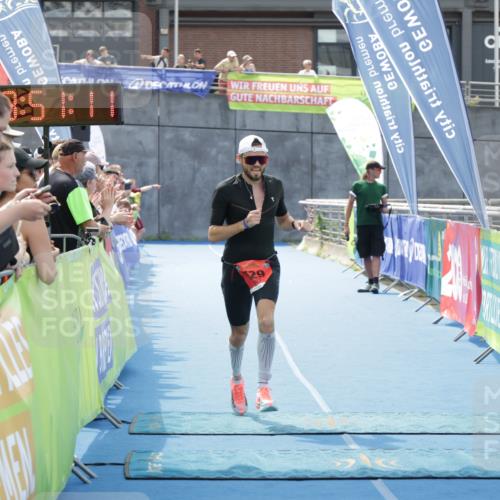 10.08.2025 - GEWOBA Citytriathlon Bremen H.Heesch http://msf.ph/oto/8553000 10.08.2025 13:51:14 Ziel 729 meine-sportfotos.de