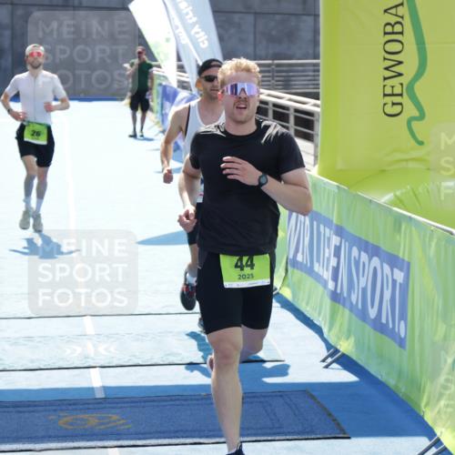 10.08.2025 - GEWOBA Citytriathlon Bremen H.Heesch http://msf.ph/oto/8553003 10.08.2025 15:09:12 Ziel 12, 26, 42, 44, 104 meine-sportfotos.de