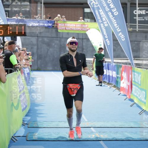 10.08.2025 - GEWOBA Citytriathlon Bremen H.Heesch http://msf.ph/oto/8553004 10.08.2025 13:51:15 Ziel 729 meine-sportfotos.de