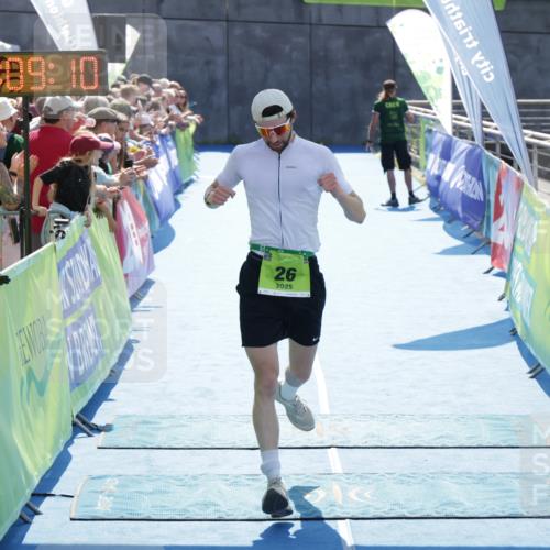 10.08.2025 - GEWOBA Citytriathlon Bremen H.Heesch http://msf.ph/oto/8553009 10.08.2025 15:09:14 Ziel 26, 42, 44, 104 meine-sportfotos.de