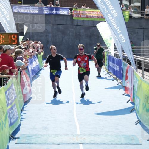 10.08.2025 - GEWOBA Citytriathlon Bremen H.Heesch http://msf.ph/oto/8553018 10.08.2025 15:09:23 Ziel 55, 66 meine-sportfotos.de