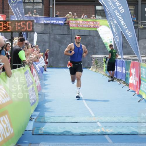 10.08.2025 - GEWOBA Citytriathlon Bremen H.Heesch http://msf.ph/oto/8553028 10.08.2025 13:51:54 Ziel 589, 695 meine-sportfotos.de