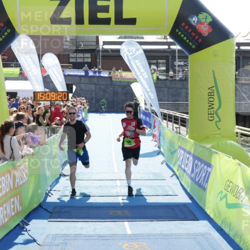 10.08.2025 - GEWOBA Citytriathlon Bremen H.Heesch http://msf.ph/oto/8553029 10.08.2025 15:09:24 Ziel 55, 66 meine-sportfotos.de