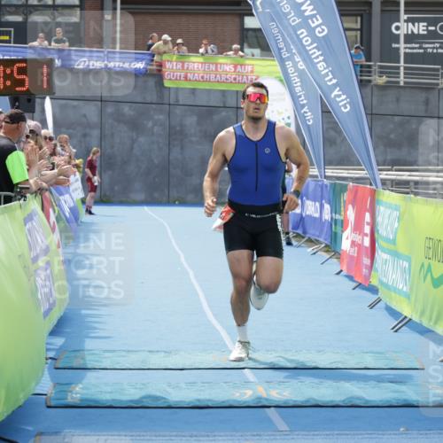 10.08.2025 - GEWOBA Citytriathlon Bremen H.Heesch http://msf.ph/oto/8553033 10.08.2025 13:51:55 Ziel 589, 695 meine-sportfotos.de