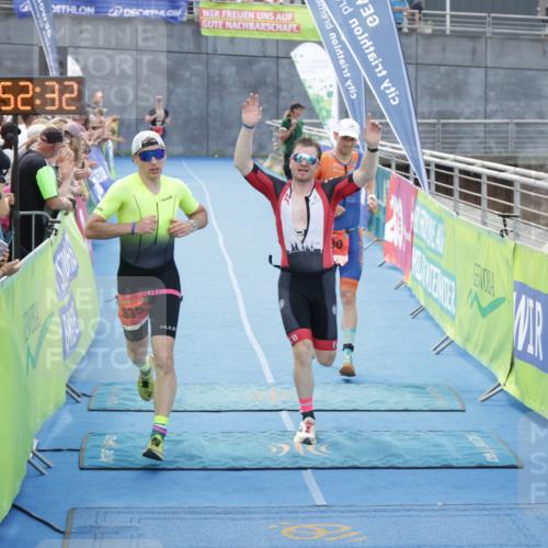 10.08.2025 - GEWOBA Citytriathlon Bremen H.Heesch http://msf.ph/oto/8553054 10.08.2025 13:52:36 Ziel 662, 830, 835 meine-sportfotos.de