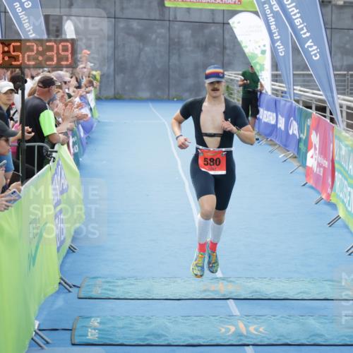 10.08.2025 - GEWOBA Citytriathlon Bremen H.Heesch http://msf.ph/oto/8553061 10.08.2025 13:52:43 Ziel 580, 662, 830, 835 meine-sportfotos.de