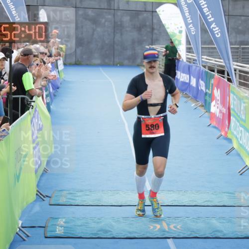 10.08.2025 - GEWOBA Citytriathlon Bremen H.Heesch http://msf.ph/oto/8553063 10.08.2025 13:52:43 Ziel 580, 662, 830, 835 meine-sportfotos.de