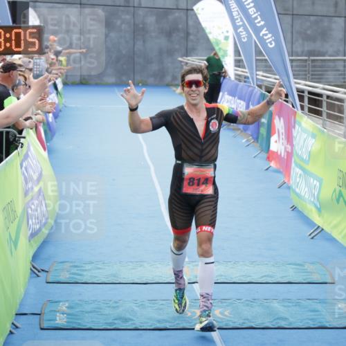 10.08.2025 - GEWOBA Citytriathlon Bremen H.Heesch http://msf.ph/oto/8553070 10.08.2025 13:53:09 Ziel 814 meine-sportfotos.de