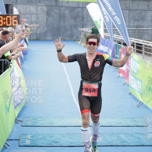 10.08.2025 - GEWOBA Citytriathlon Bremen H.Heesch http://msf.ph/oto/8553072 10.08.2025 13:53:09 Ziel 814 meine-sportfotos.de