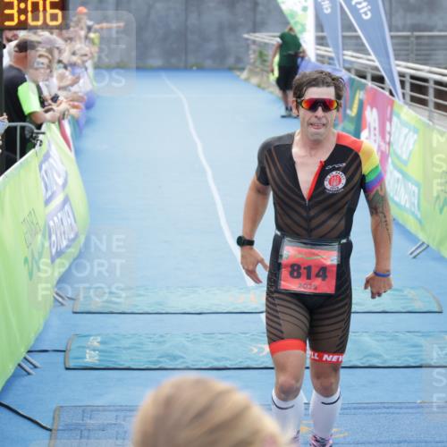 10.08.2025 - GEWOBA Citytriathlon Bremen H.Heesch http://msf.ph/oto/8553077 10.08.2025 13:53:10 Ziel 814 meine-sportfotos.de