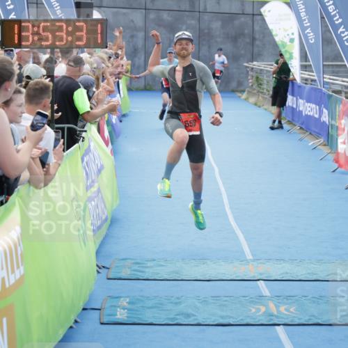 10.08.2025 - GEWOBA Citytriathlon Bremen H.Heesch http://msf.ph/oto/8553081 10.08.2025 13:53:34 Ziel 658, 690 meine-sportfotos.de