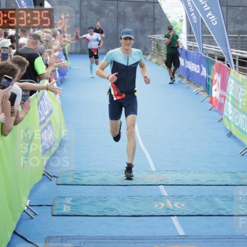 10.08.2025 - GEWOBA Citytriathlon Bremen H.Heesch http://msf.ph/oto/8553095 10.08.2025 13:53:39 Ziel 658, 690 meine-sportfotos.de