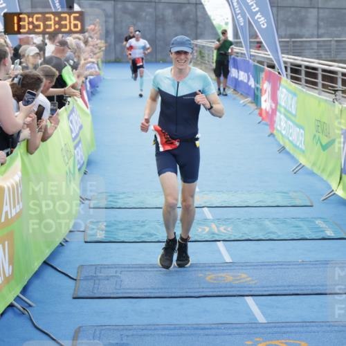10.08.2025 - GEWOBA Citytriathlon Bremen H.Heesch http://msf.ph/oto/8553101 10.08.2025 13:53:40 Ziel 658, 690, 723 meine-sportfotos.de