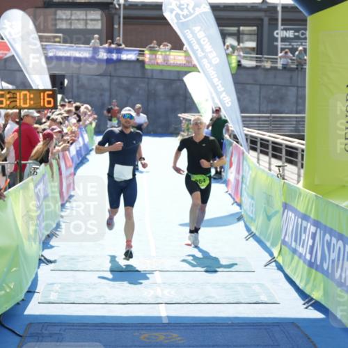 10.08.2025 - GEWOBA Citytriathlon Bremen H.Heesch http://msf.ph/oto/8553102 10.08.2025 15:10:20 Ziel 37, 148, 264 meine-sportfotos.de