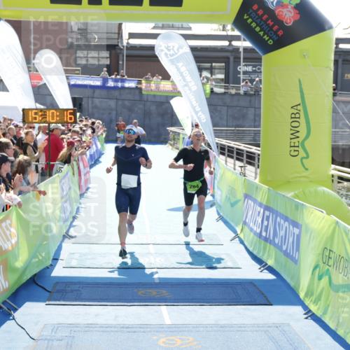 10.08.2025 - GEWOBA Citytriathlon Bremen H.Heesch http://msf.ph/oto/8553103 10.08.2025 15:10:20 Ziel 37, 148, 264 meine-sportfotos.de