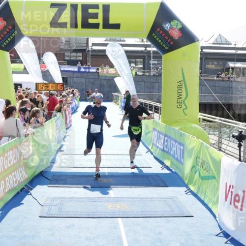 10.08.2025 - GEWOBA Citytriathlon Bremen H.Heesch http://msf.ph/oto/8553106 10.08.2025 15:10:20 Ziel 37, 148, 264 meine-sportfotos.de