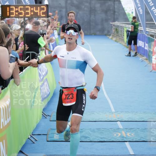 10.08.2025 - GEWOBA Citytriathlon Bremen H.Heesch http://msf.ph/oto/8553111 10.08.2025 13:53:45 Ziel 672, 690, 723 meine-sportfotos.de