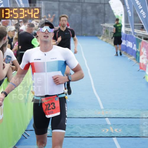 10.08.2025 - GEWOBA Citytriathlon Bremen H.Heesch http://msf.ph/oto/8553114 10.08.2025 13:53:46 Ziel 672, 690, 723 meine-sportfotos.de