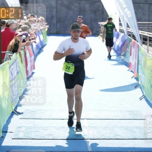 10.08.2025 - GEWOBA Citytriathlon Bremen H.Heesch http://msf.ph/oto/8553119 10.08.2025 15:10:25 Ziel 37, 148, 264, 287 meine-sportfotos.de