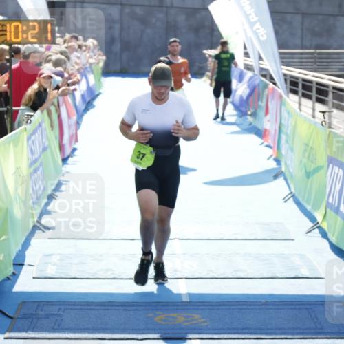 10.08.2025 - GEWOBA Citytriathlon Bremen H.Heesch http://msf.ph/oto/8553121 10.08.2025 15:10:25 Ziel 37, 148, 264, 287 meine-sportfotos.de