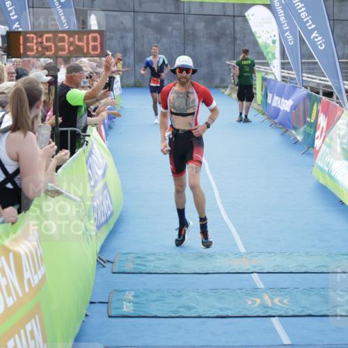 10.08.2025 - GEWOBA Citytriathlon Bremen H.Heesch http://msf.ph/oto/8553122 10.08.2025 13:53:52 Ziel 672, 705, 723, 755 meine-sportfotos.de