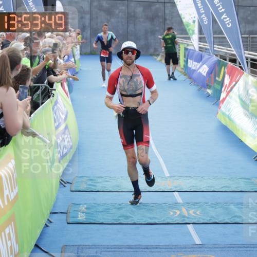 10.08.2025 - GEWOBA Citytriathlon Bremen H.Heesch http://msf.ph/oto/8553126 10.08.2025 13:53:53 Ziel 672, 705, 723, 755 meine-sportfotos.de