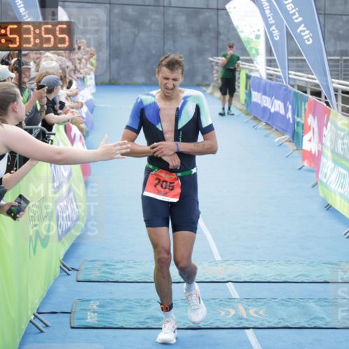 10.08.2025 - GEWOBA Citytriathlon Bremen H.Heesch http://msf.ph/oto/8553132 10.08.2025 13:53:59 Ziel 705, 755 meine-sportfotos.de