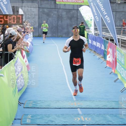 10.08.2025 - GEWOBA Citytriathlon Bremen H.Heesch http://msf.ph/oto/8553136 10.08.2025 13:54:11 Ziel 634 meine-sportfotos.de