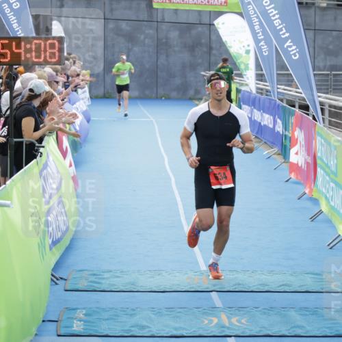 10.08.2025 - GEWOBA Citytriathlon Bremen H.Heesch http://msf.ph/oto/8553137 10.08.2025 13:54:11 Ziel 634 meine-sportfotos.de