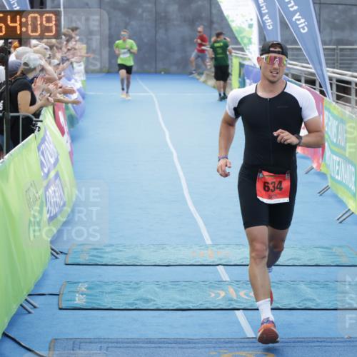 10.08.2025 - GEWOBA Citytriathlon Bremen H.Heesch http://msf.ph/oto/8553140 10.08.2025 13:54:12 Ziel 634 meine-sportfotos.de