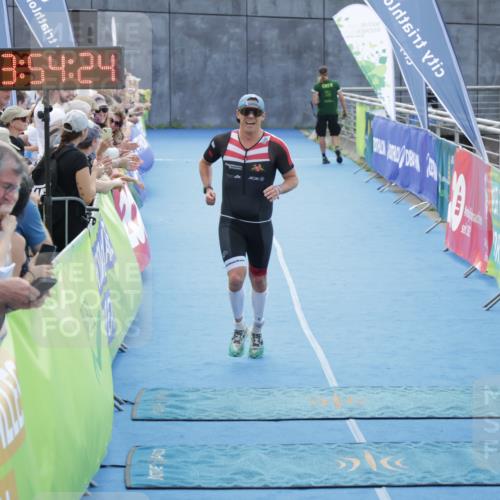 10.08.2025 - GEWOBA Citytriathlon Bremen H.Heesch http://msf.ph/oto/8553149 10.08.2025 13:54:28 Ziel 563, 1003, 1012 meine-sportfotos.de