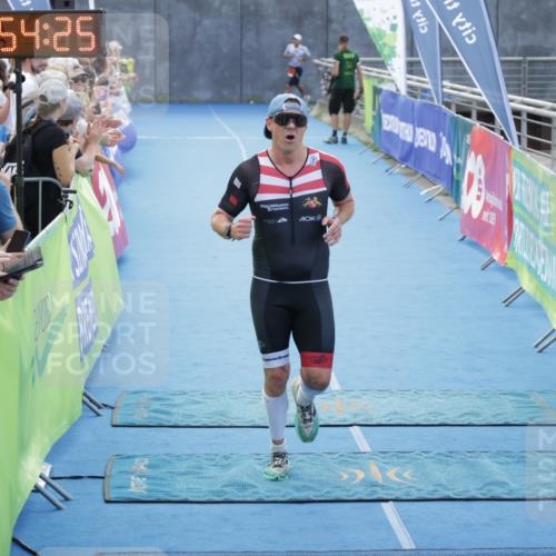 10.08.2025 - GEWOBA Citytriathlon Bremen H.Heesch http://msf.ph/oto/8553152 10.08.2025 13:54:29 Ziel 563, 1003 meine-sportfotos.de